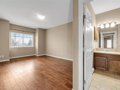 402-1007 Harvey Avenue, Kelowna, BC - Indoor Photo Showing Other Room