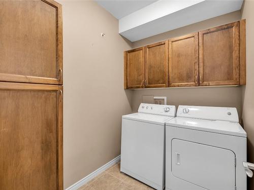 402-1007 Harvey Avenue, Kelowna, BC - Indoor Photo Showing Laundry Room