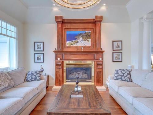 2897 Weatherhill Road, West Kelowna, BC - Indoor Photo Showing Living Room With Fireplace