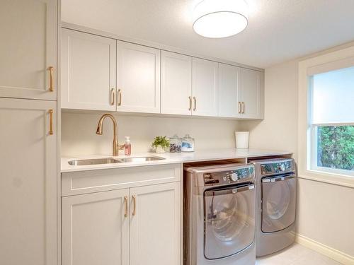 2897 Weatherhill Road, West Kelowna, BC - Indoor Photo Showing Laundry Room