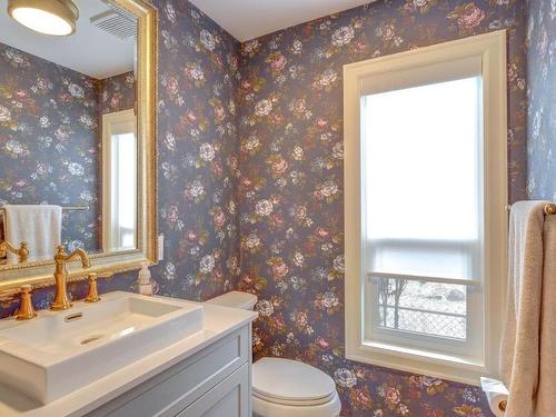 2897 Weatherhill Road, West Kelowna, BC - Indoor Photo Showing Bathroom
