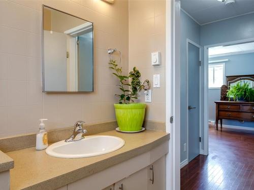 175 Secrest Place, Penticton, BC - Indoor Photo Showing Bathroom