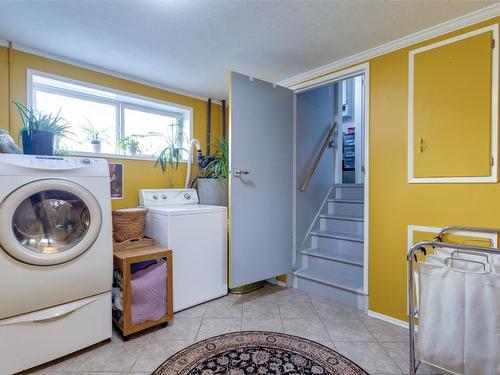 175 Secrest Place, Penticton, BC - Indoor Photo Showing Laundry Room