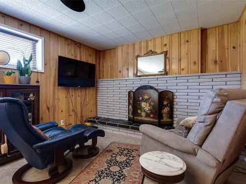 175 Secrest Place, Penticton, BC - Indoor Photo Showing Living Room With Fireplace