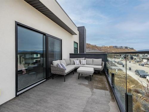 1305 Ponds Avenue, Kelowna, BC - Outdoor With Balcony With Exterior
