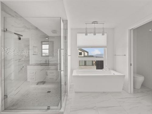 1305 Ponds Avenue, Kelowna, BC - Indoor Photo Showing Bathroom
