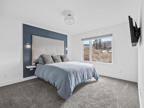 1305 Ponds Avenue, Kelowna, BC - Indoor Photo Showing Bedroom
