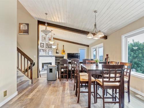 4308 Wellington Drive, Vernon, BC - Indoor Photo Showing Dining Room