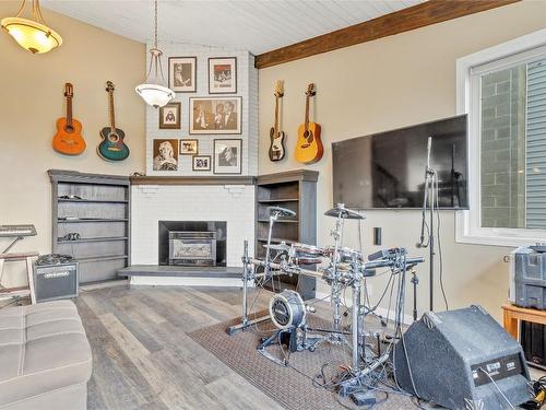 4308 Wellington Drive, Vernon, BC - Indoor Photo Showing Other Room With Fireplace