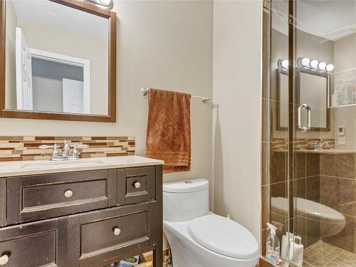 4308 Wellington Drive, Vernon, BC - Indoor Photo Showing Bathroom