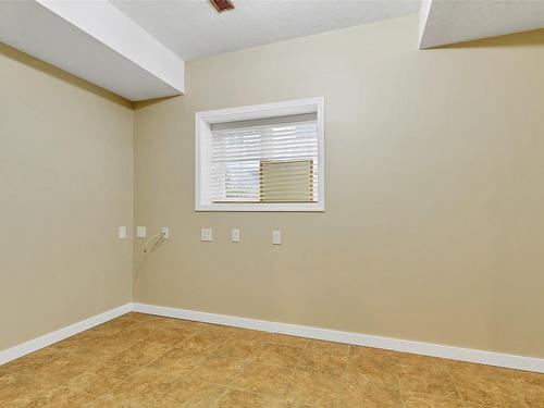 4308 Wellington Drive, Vernon, BC - Indoor Photo Showing Other Room