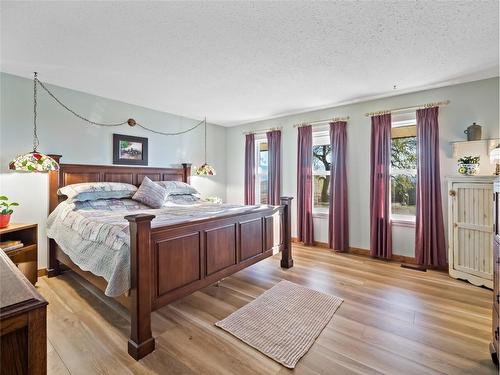 4250 Frederick Road, Armstrong, BC - Indoor Photo Showing Bedroom