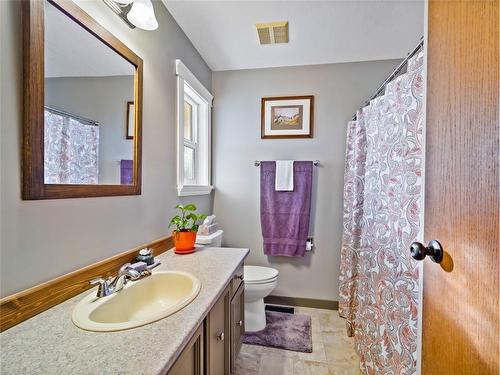 4250 Frederick Road, Armstrong, BC - Indoor Photo Showing Bathroom