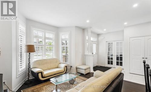 2 Portia St, Markham, ON - Indoor Photo Showing Living Room