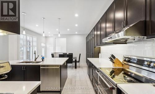 2 Portia Street, Markham, ON - Indoor Photo Showing Kitchen With Double Sink With Upgraded Kitchen