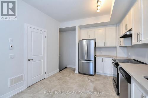 #L105 -9560 Islington Ave, Vaughan, ON - Indoor Photo Showing Kitchen