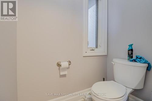 24 Adams Rd, New Tecumseth, ON - Indoor Photo Showing Bathroom