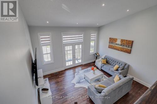 24 Adams Rd, New Tecumseth, ON - Indoor Photo Showing Living Room