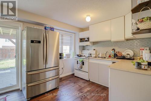 24 Adams Rd, New Tecumseth, ON - Indoor Photo Showing Kitchen With Upgraded Kitchen
