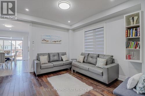 24 Adams Road, New Tecumseth, ON - Indoor Photo Showing Living Room