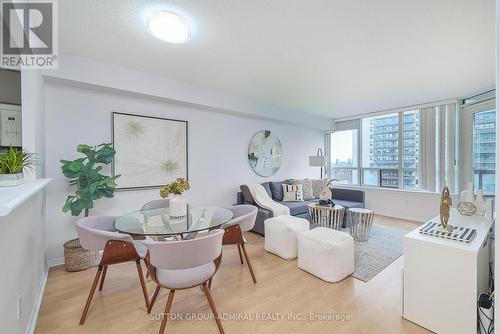 #908 -91 Townsgate Dr N, Vaughan, ON - Indoor Photo Showing Living Room