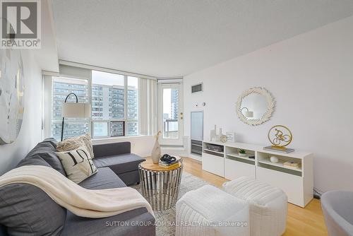 #908 -91 Townsgate Dr N, Vaughan, ON - Indoor Photo Showing Living Room
