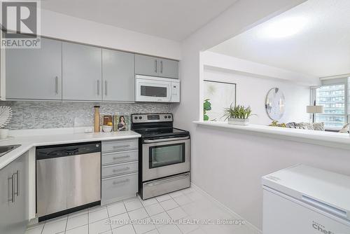 #908 -91 Townsgate Dr N, Vaughan, ON - Indoor Photo Showing Kitchen With Stainless Steel Kitchen