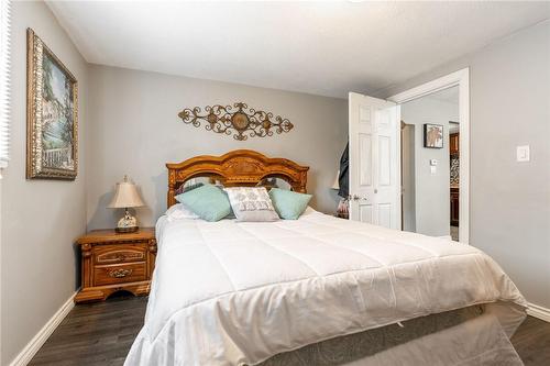 71 Pinelands Avenue, Stoney Creek, ON - Indoor Photo Showing Bedroom