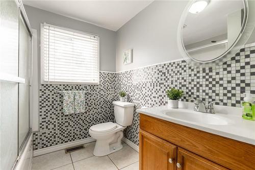 71 Pinelands Avenue, Stoney Creek, ON - Indoor Photo Showing Bathroom