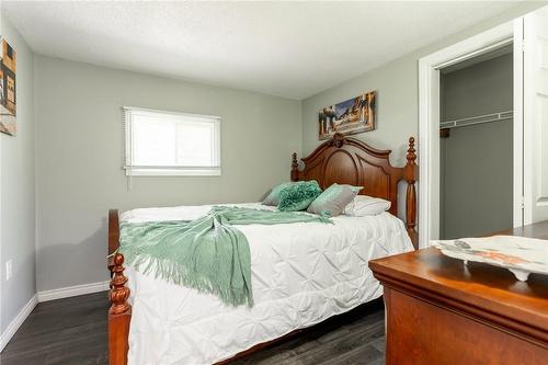 71 Pinelands Avenue, Stoney Creek, ON - Indoor Photo Showing Bedroom