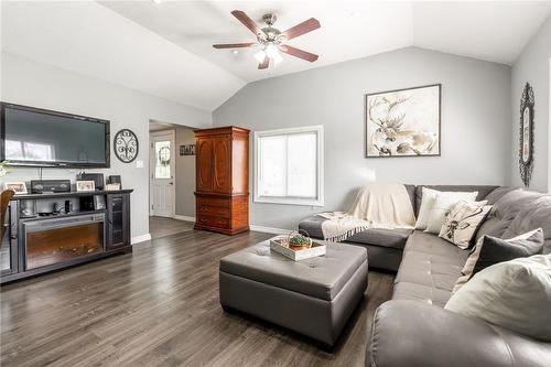 71 Pinelands Avenue, Stoney Creek, ON - Indoor Photo Showing Living Room