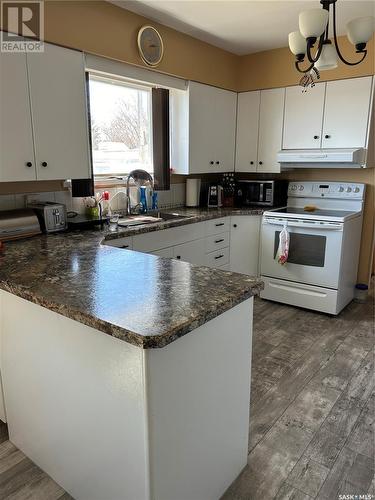 211 3Rd Avenue E, Kelvington, SK - Indoor Photo Showing Kitchen