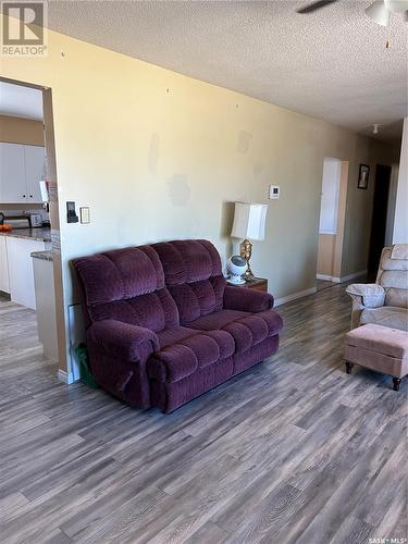 211 3Rd Avenue E, Kelvington, SK - Indoor Photo Showing Living Room