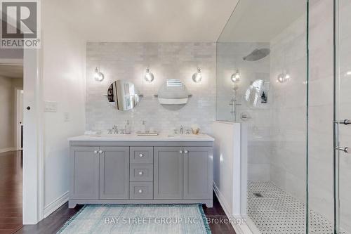58 Regent St N, Richmond Hill, ON - Indoor Photo Showing Bathroom
