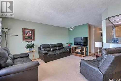 312 305 34Th Street W, Prince Albert, SK - Indoor Photo Showing Living Room