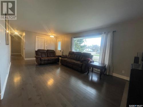 735 Jasper Street, Maple Creek, SK - Indoor Photo Showing Living Room