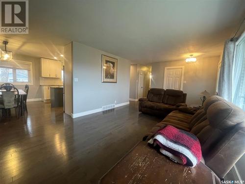 735 Jasper Street, Maple Creek, SK - Indoor Photo Showing Living Room