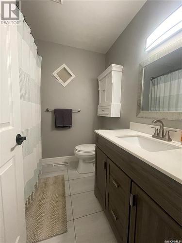735 Jasper Street, Maple Creek, SK - Indoor Photo Showing Bathroom