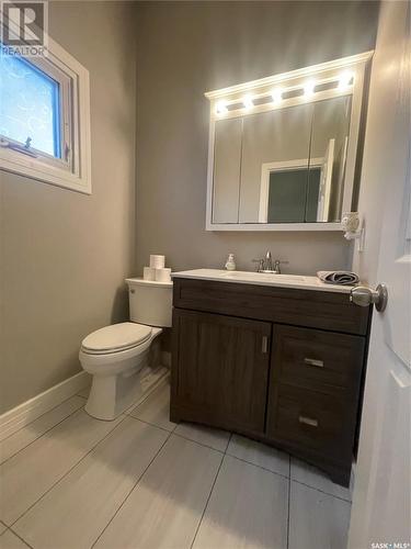 735 Jasper Street, Maple Creek, SK - Indoor Photo Showing Bathroom