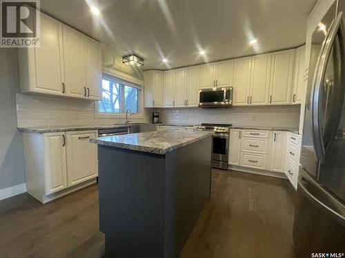 735 Jasper Street, Maple Creek, SK - Indoor Photo Showing Kitchen With Upgraded Kitchen