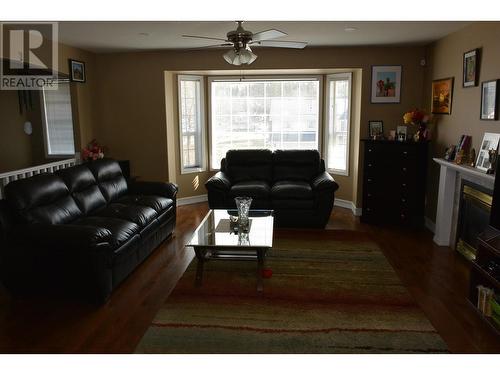 255 Redden Road, Quesnel, BC - Indoor Photo Showing Living Room