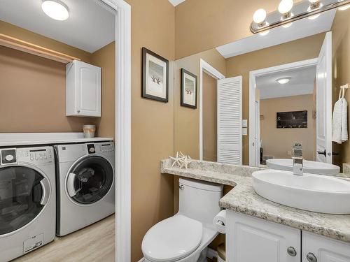 3671 Yorkton Road, West Kelowna, BC - Indoor Photo Showing Laundry Room