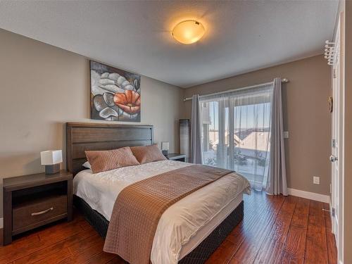 438-6973 Terazona Drive, Kelowna, BC - Indoor Photo Showing Bedroom