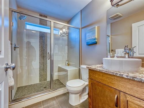 438-6973 Terazona Drive, Kelowna, BC - Indoor Photo Showing Bathroom