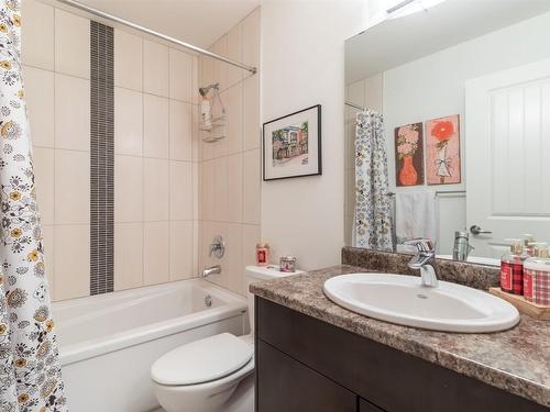 38-600 Sherwood Road, Kelowna, BC - Indoor Photo Showing Bathroom