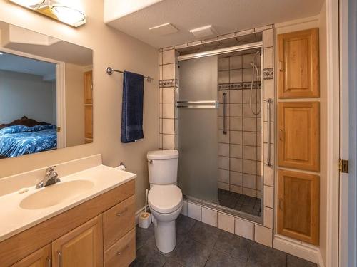 124 Big Horn Trail, Okanagan Falls, BC - Indoor Photo Showing Bathroom
