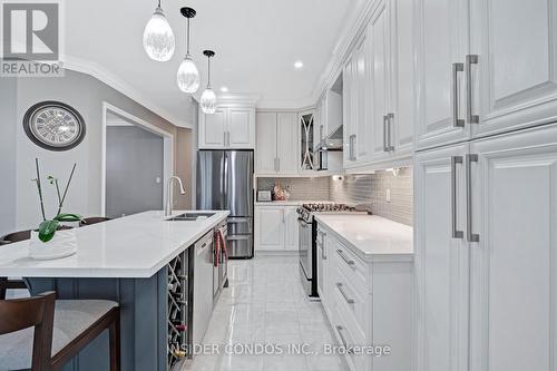 88 Faris Street, Bradford West Gwillimbury, ON - Indoor Photo Showing Kitchen With Stainless Steel Kitchen With Upgraded Kitchen