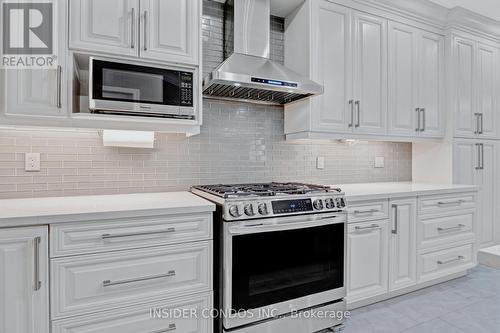 88 Faris St, Bradford West Gwillimbury, ON - Indoor Photo Showing Kitchen With Upgraded Kitchen