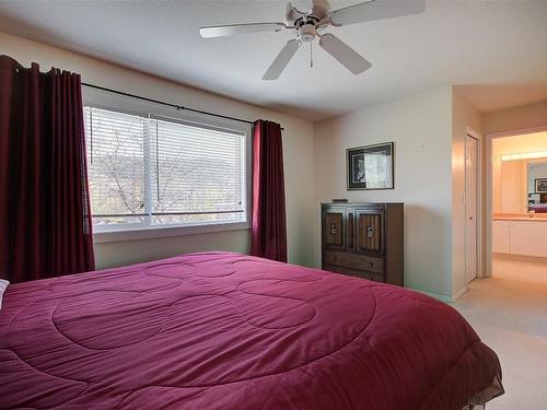 118-445 Yates Road, Kelowna, BC - Indoor Photo Showing Bedroom
