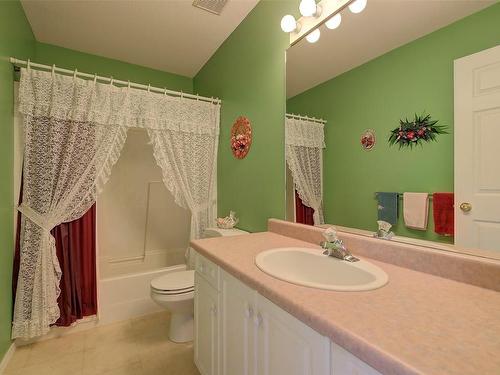 118-445 Yates Road, Kelowna, BC - Indoor Photo Showing Bathroom